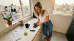 Meta AI en WhatsApp y el círculo de colores: qué puedes controlar (y cómo dejar de interactuar con el asistente)